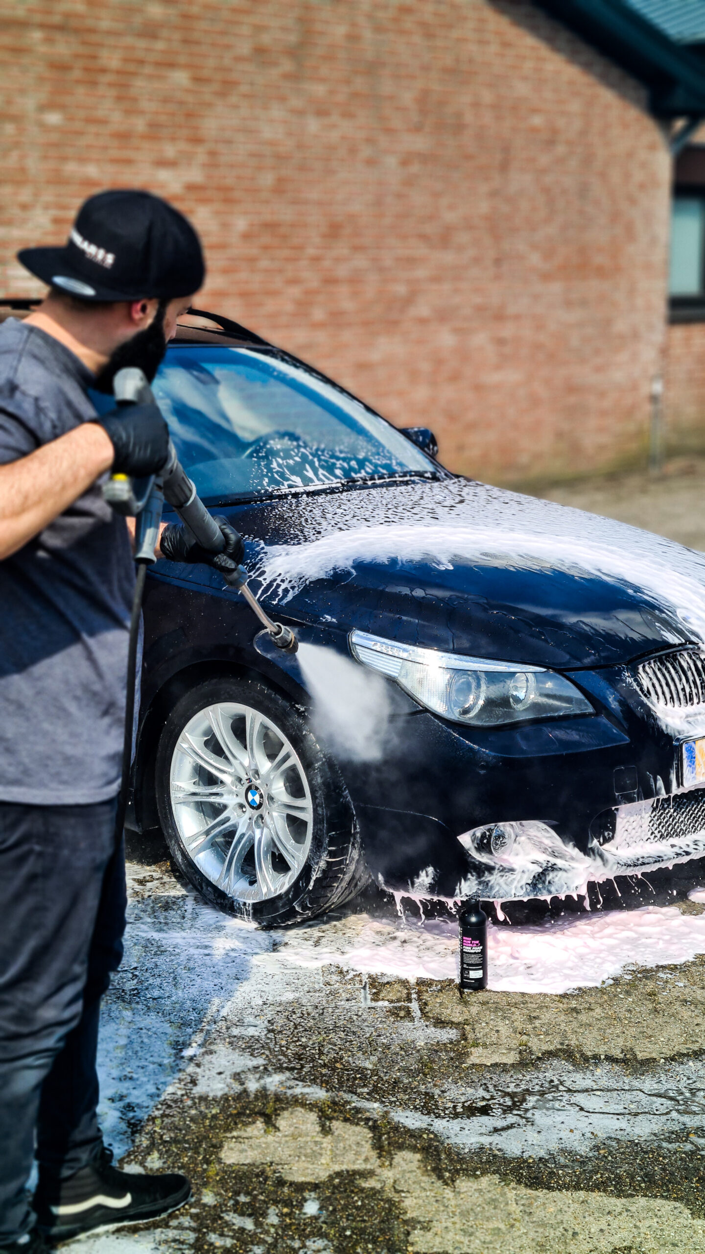 STAP 3: SPUIT AF MET WATER