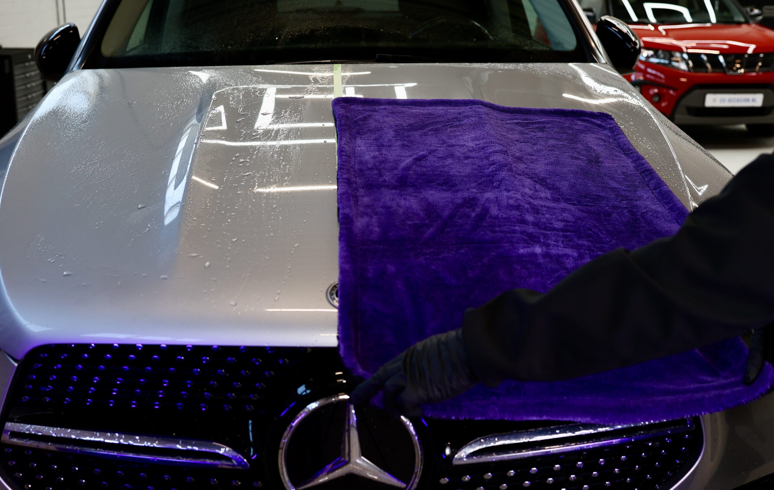 STAP 2: LEG DE DOEK NEER EN TREK NAAR JE TOE